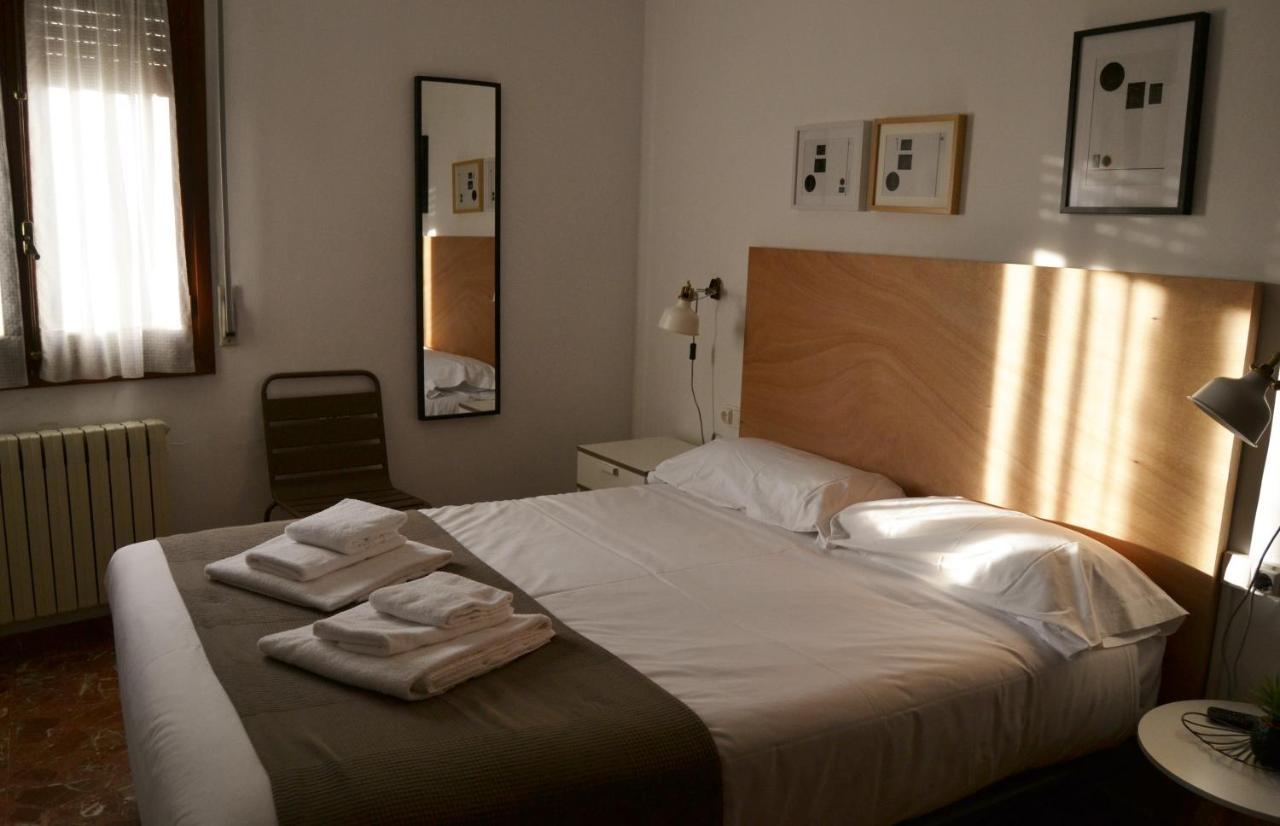 Tres Puentes Anguiano Apartamentos Y Hostal المظهر الخارجي الصورة