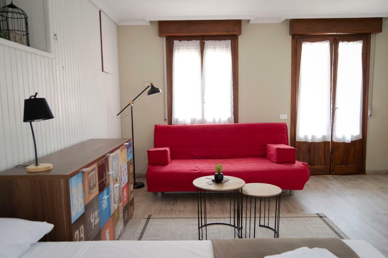 Tres Puentes Anguiano Apartamentos Y Hostal المظهر الخارجي الصورة