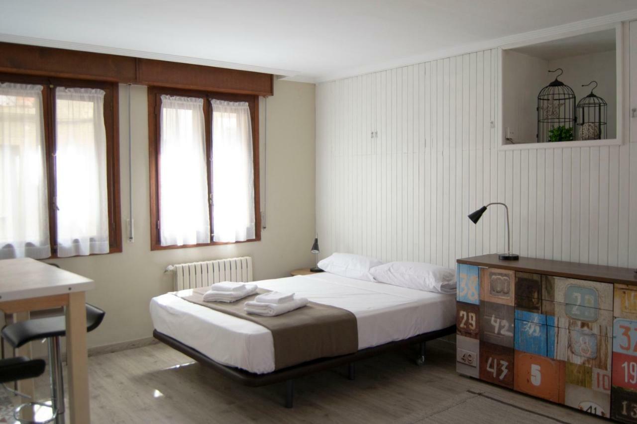 Tres Puentes Anguiano Apartamentos Y Hostal المظهر الخارجي الصورة