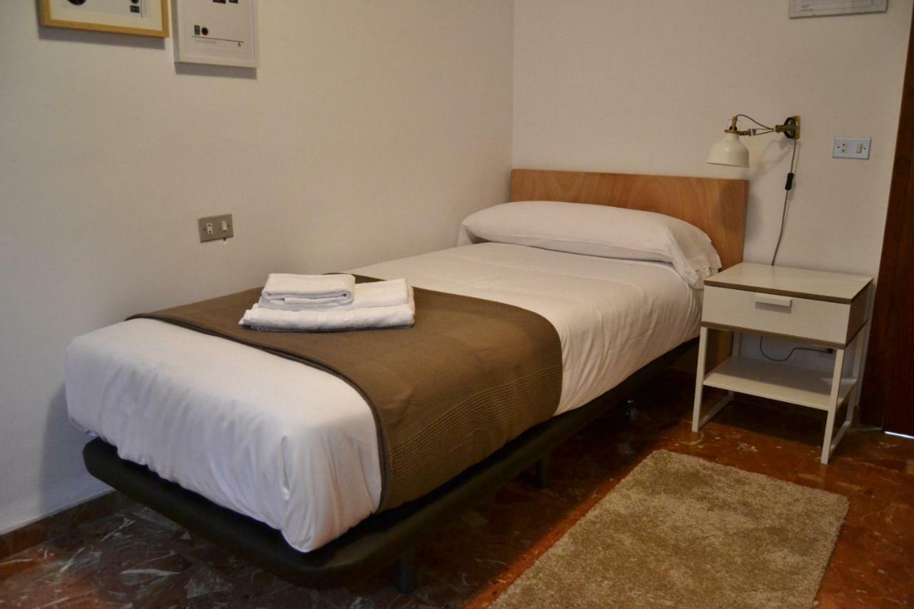 Tres Puentes Anguiano Apartamentos Y Hostal المظهر الخارجي الصورة