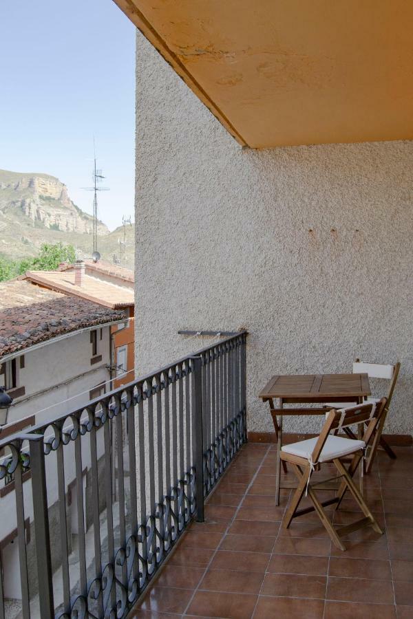 Tres Puentes Anguiano Apartamentos Y Hostal المظهر الخارجي الصورة