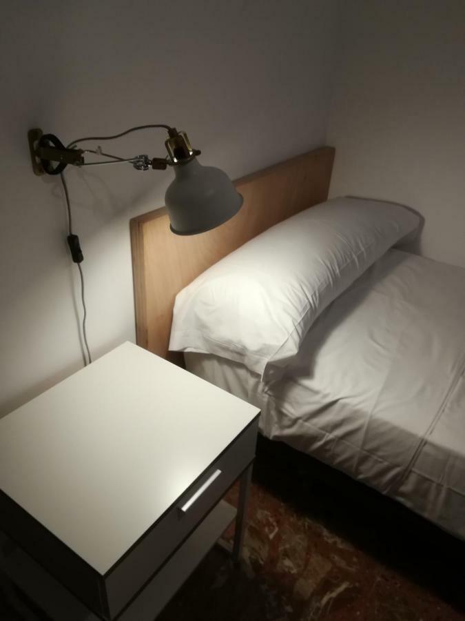 Tres Puentes Anguiano Apartamentos Y Hostal المظهر الخارجي الصورة