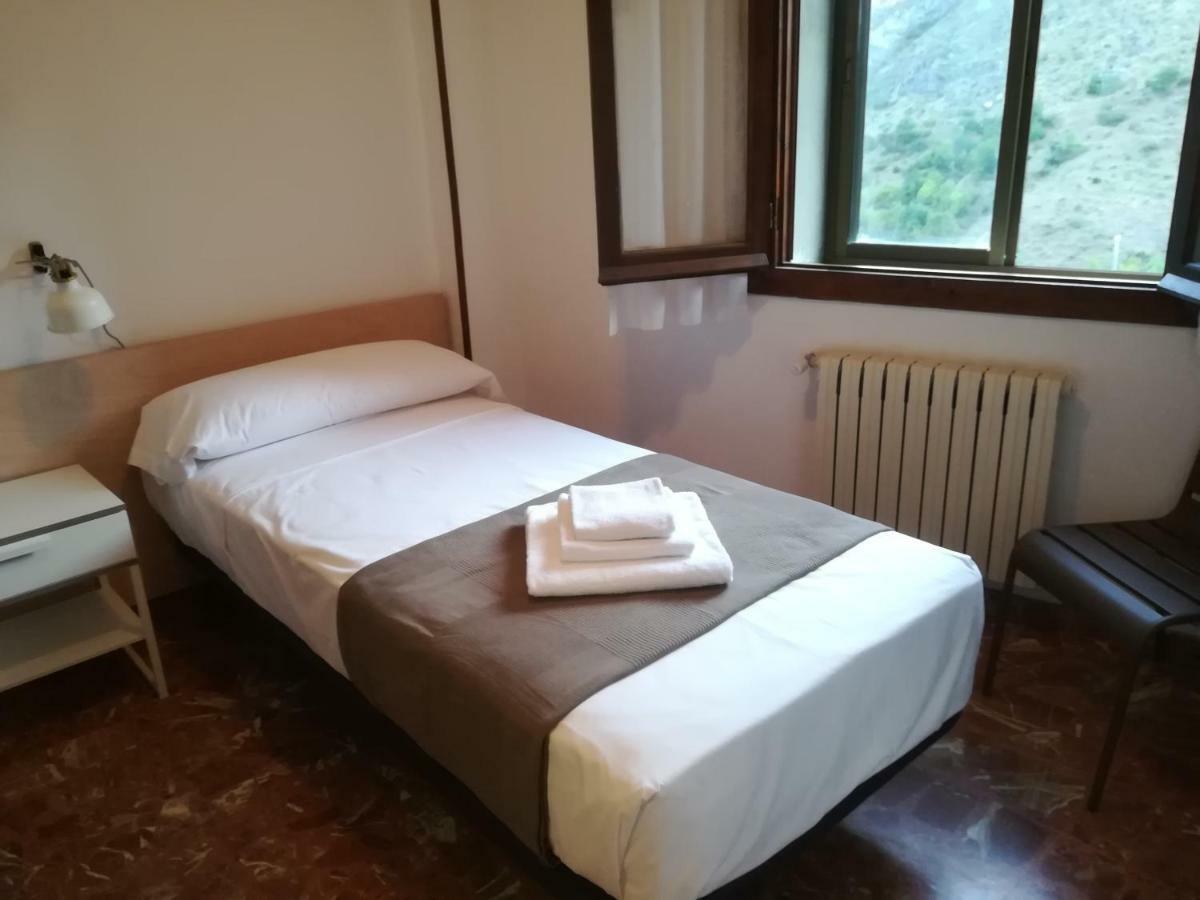 Tres Puentes Anguiano Apartamentos Y Hostal المظهر الخارجي الصورة