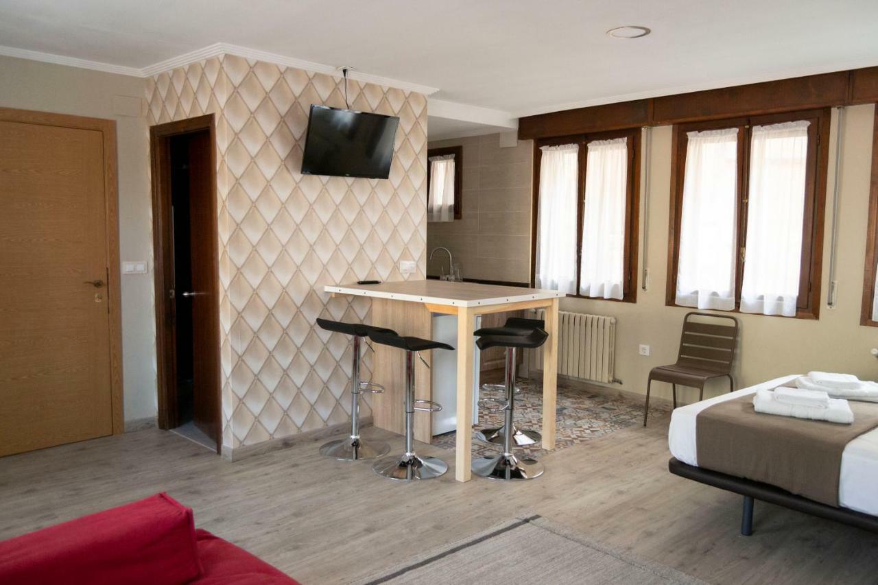 Tres Puentes Anguiano Apartamentos Y Hostal المظهر الخارجي الصورة