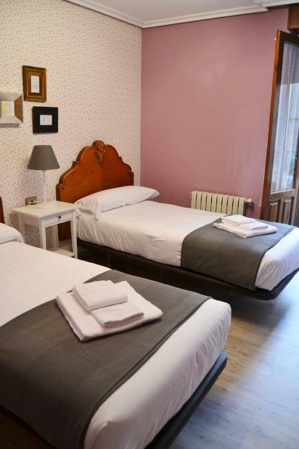 Tres Puentes Anguiano Apartamentos Y Hostal المظهر الخارجي الصورة