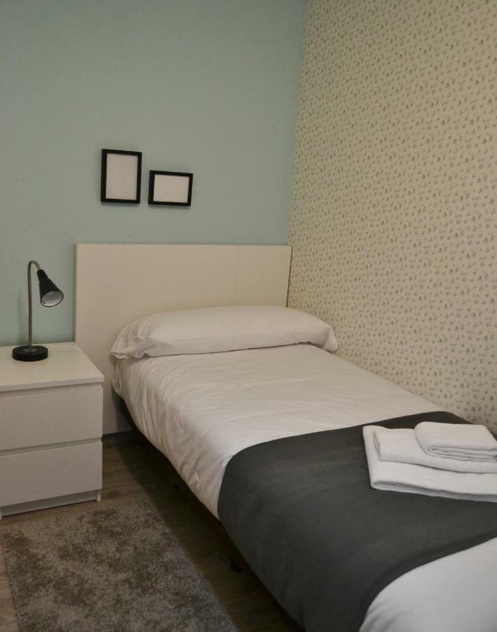 Tres Puentes Anguiano Apartamentos Y Hostal المظهر الخارجي الصورة