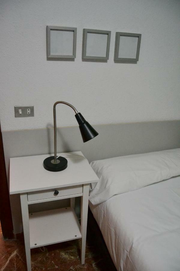 Tres Puentes Anguiano Apartamentos Y Hostal المظهر الخارجي الصورة