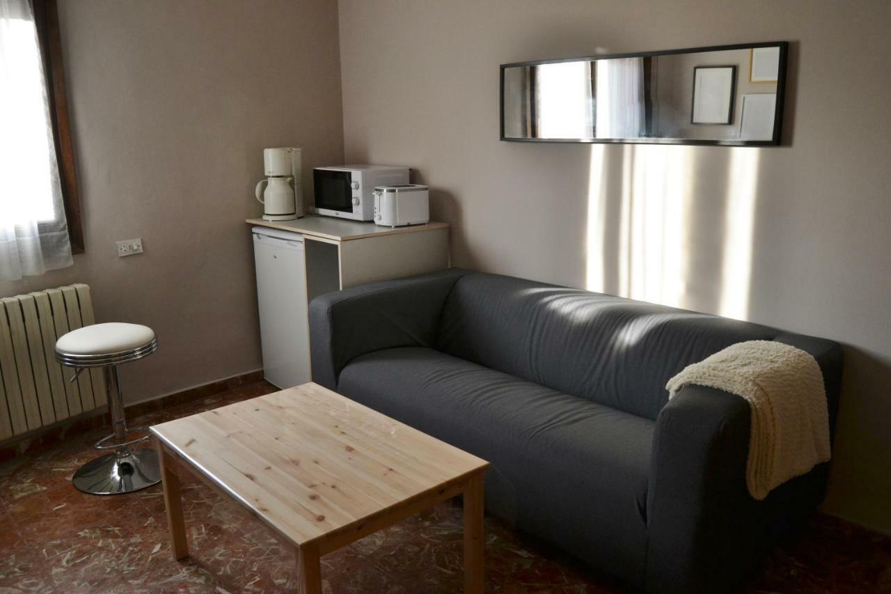 Tres Puentes Anguiano Apartamentos Y Hostal المظهر الخارجي الصورة