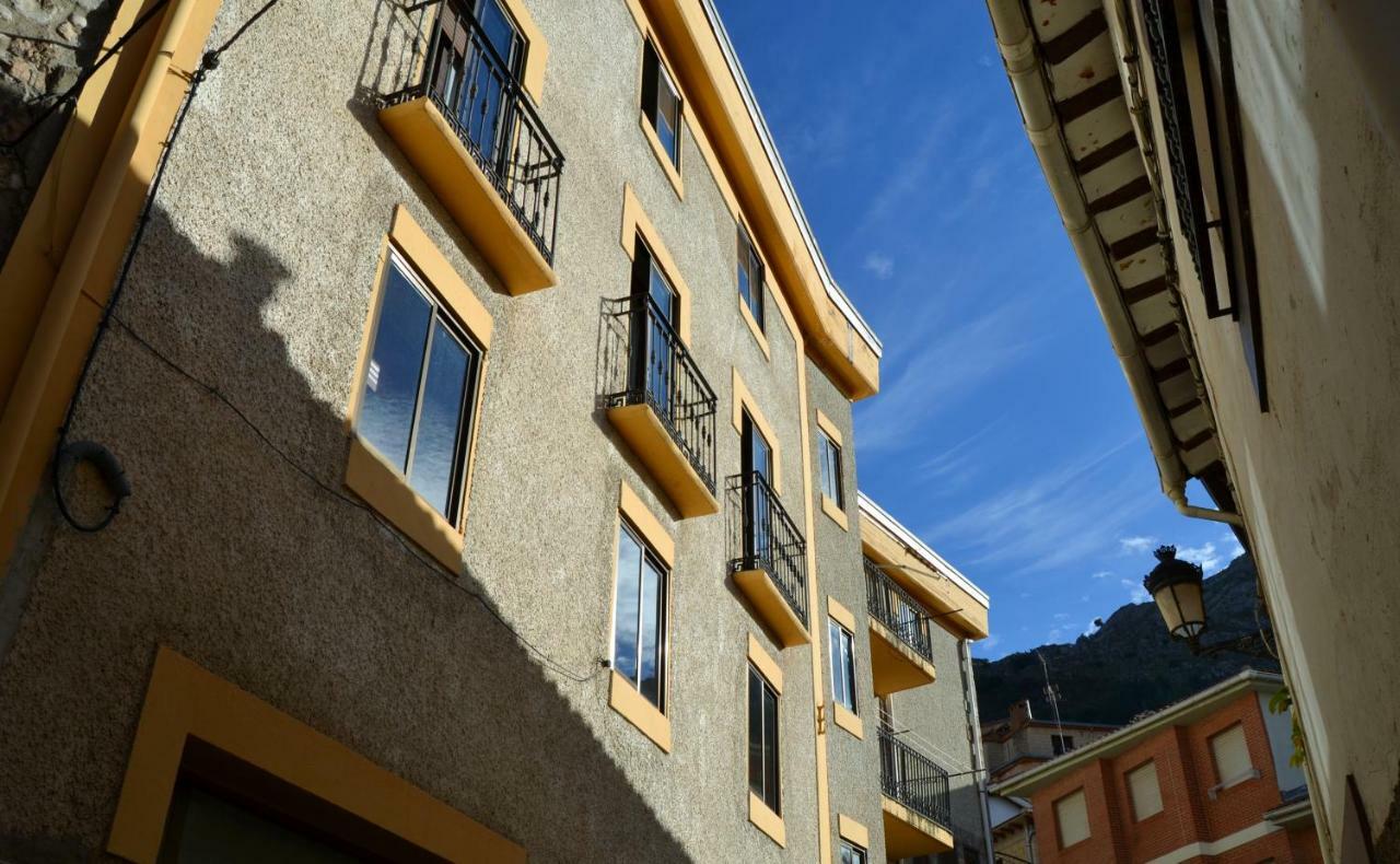 Tres Puentes Anguiano Apartamentos Y Hostal المظهر الخارجي الصورة